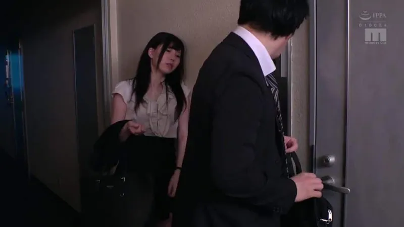 Cô vợ nhà sát bên nhận nhầm tôi là chồng yêu trong một hôm say xỉn