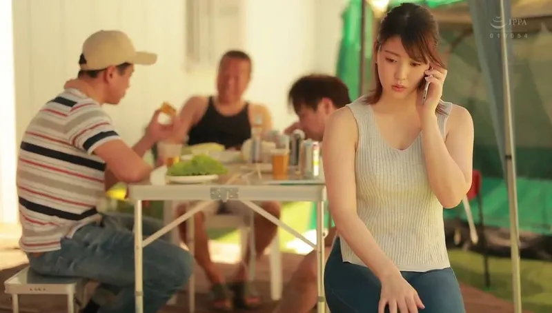 ông xã khờ để vợ yêu tham gia sự kiện cắm trại với mấy gã cạnh bên nhà và cái kết