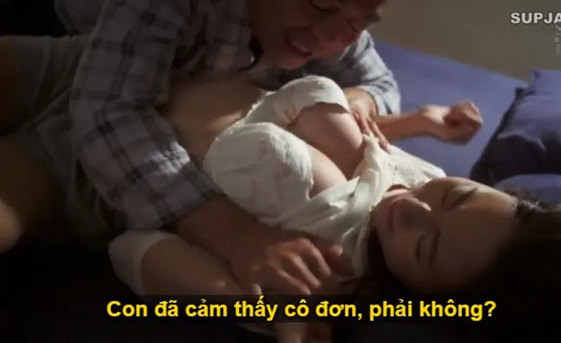 Thấy con trai mải mê lao đầu vào việc khiến bạn gái con trai cô quạnh hiu, ông bố chồng nổi máu điên cuồng đè ra đụ con dâu.